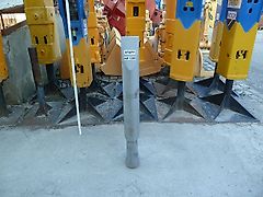 Krupp - Flachmeißel HM 1300/ 1301/ 1305/ 1500 MV3 - Länge ca. 1.200 mm - Durchmesser ca. 150 mm - alte Ausführung Sperrachse = 220 mm