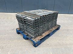 Hyundai R210 / R215 / R220 Shoes 3 Grouser 600mm